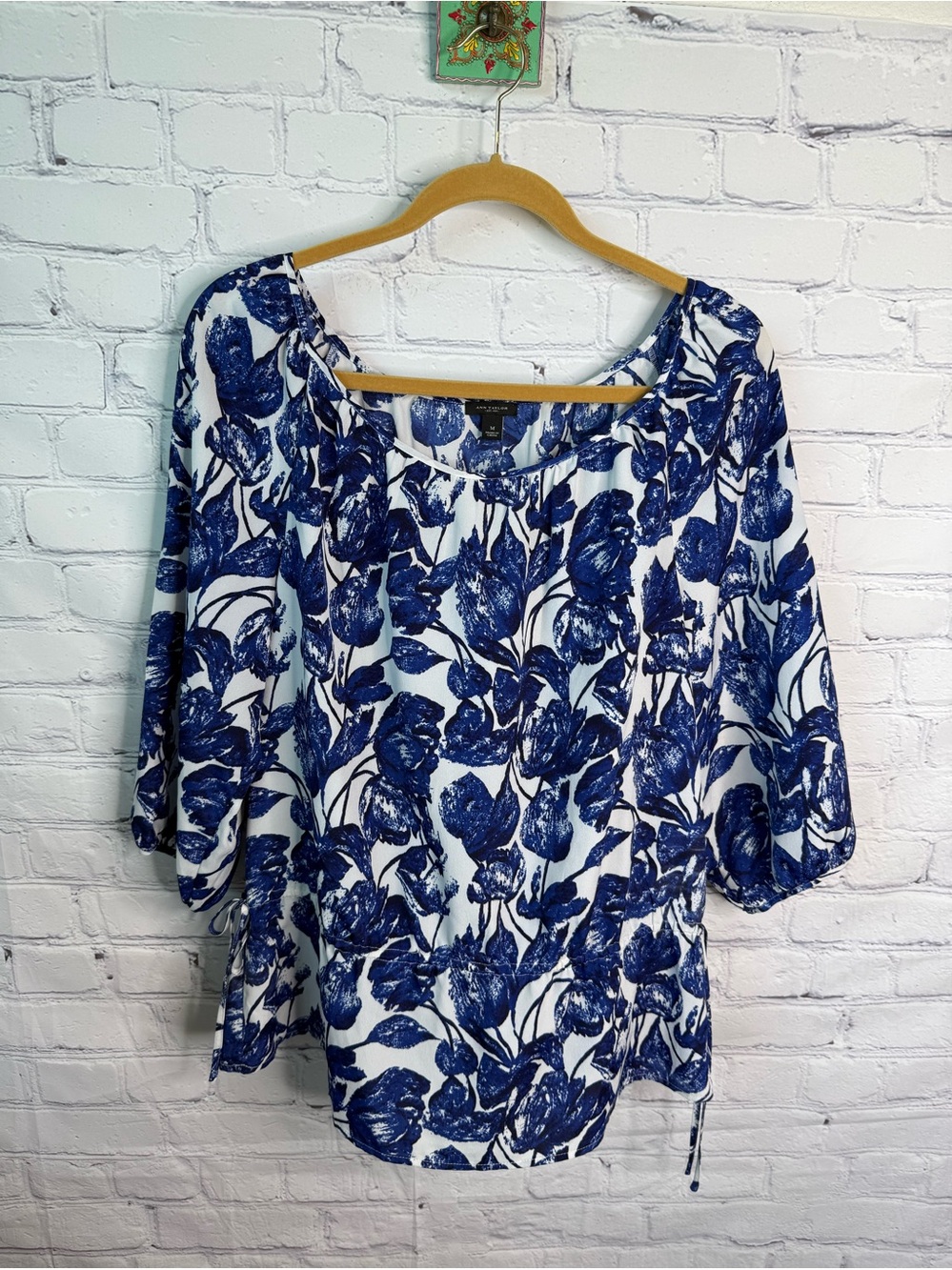 ANN TAYLOR Blue and White Floral Blouse Top Medium